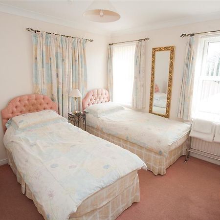Отель Meadow House Burwell  Экстерьер фото